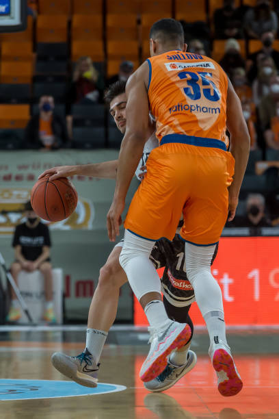 一是周鹏状 一是周鹏状